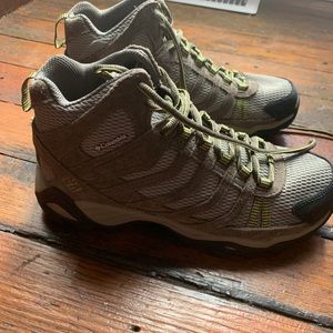 Never worn Columbia waterproof hiking boots